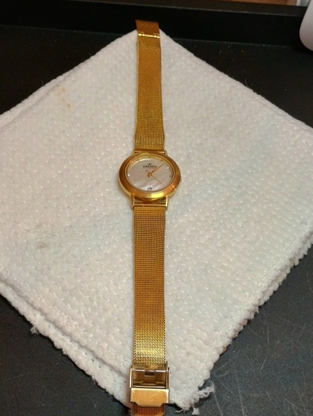 Gold Mesh Strap Women's Watch - Elegant We